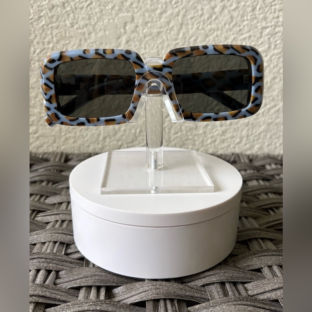 Saint Laurent Cheetah Print Rectangle Sunnies 🐆 - Picture 1 of 9